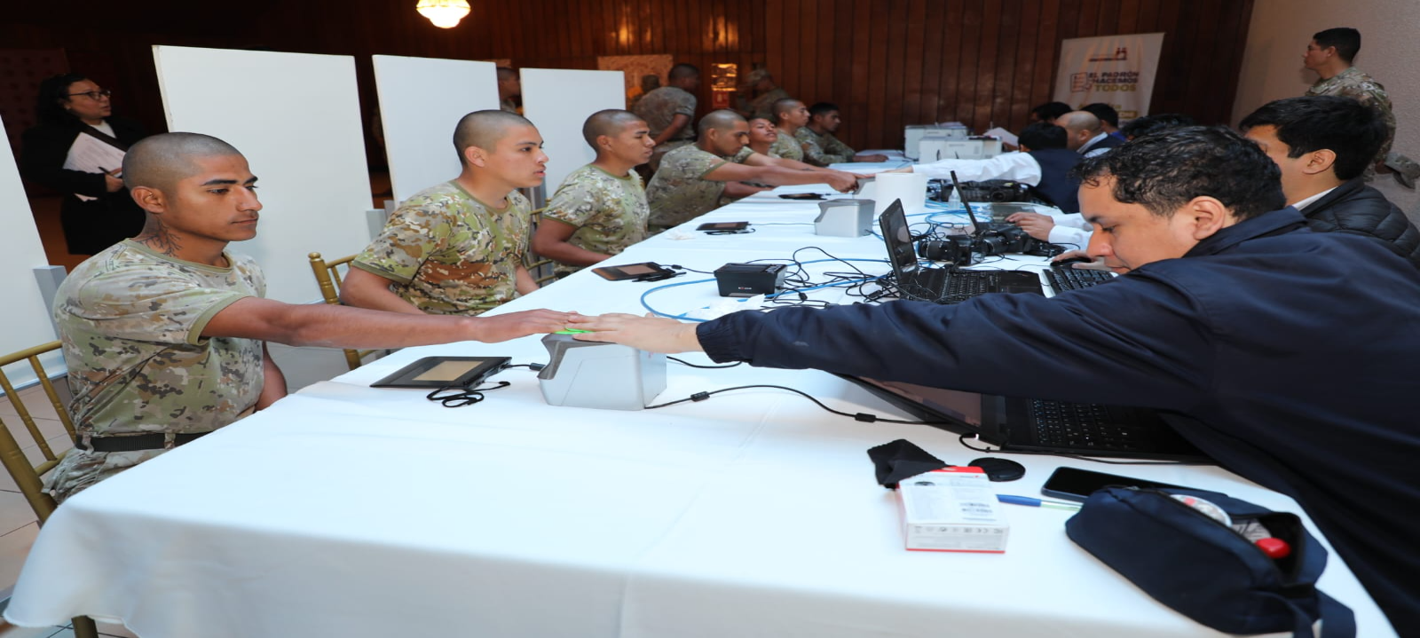 Más de mil miembros del Ejército recibirán DNI electrónico gratuito para cumplir con el voto digital