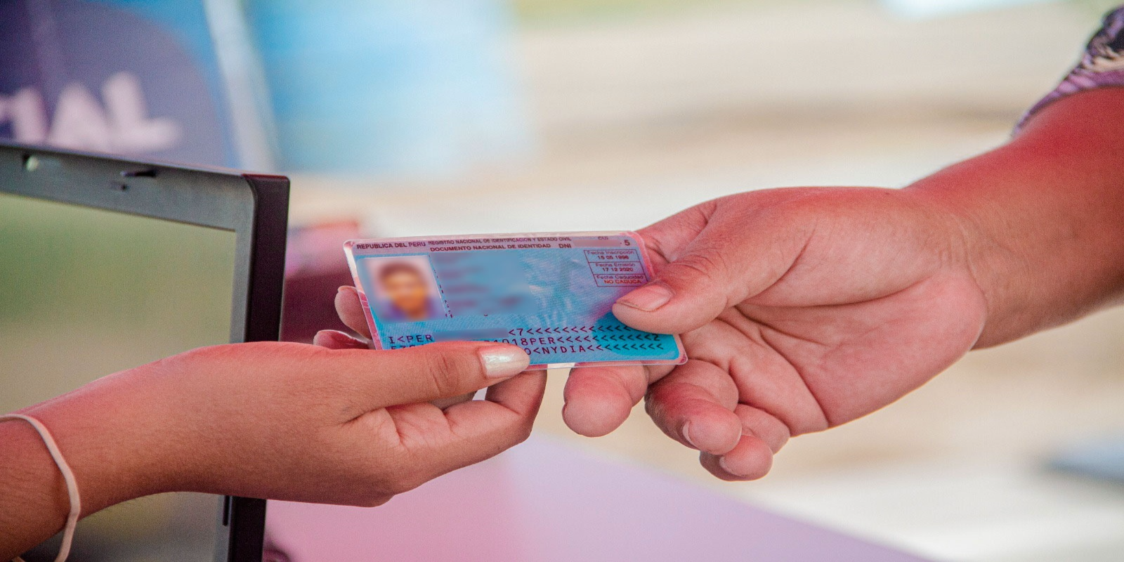 Más vigente que nunca: conoce en qué casos tu DNI azul es válido